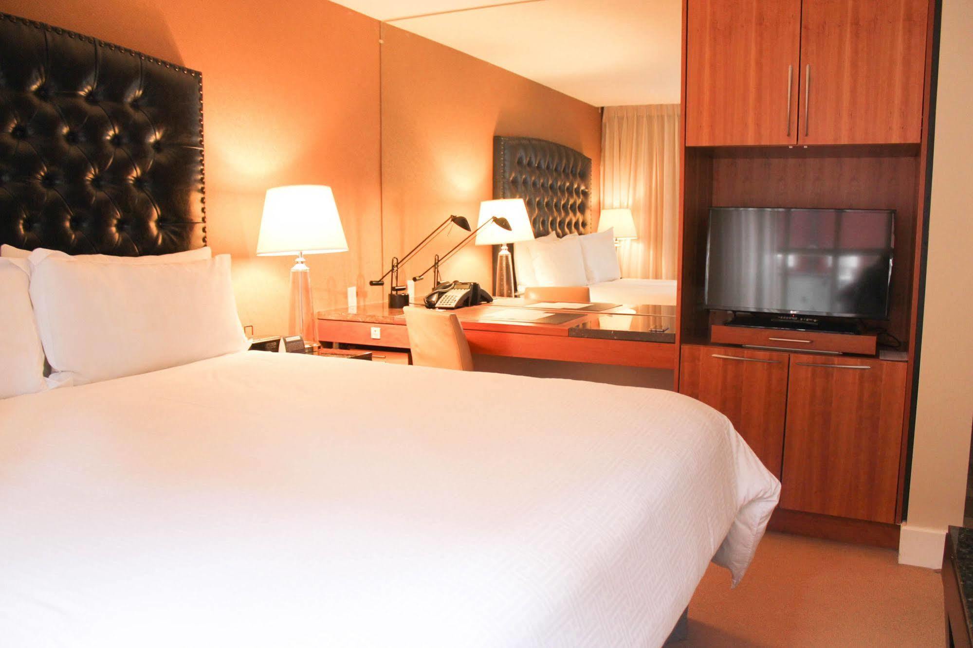 Hotel Teatro DEN Екстериор снимка